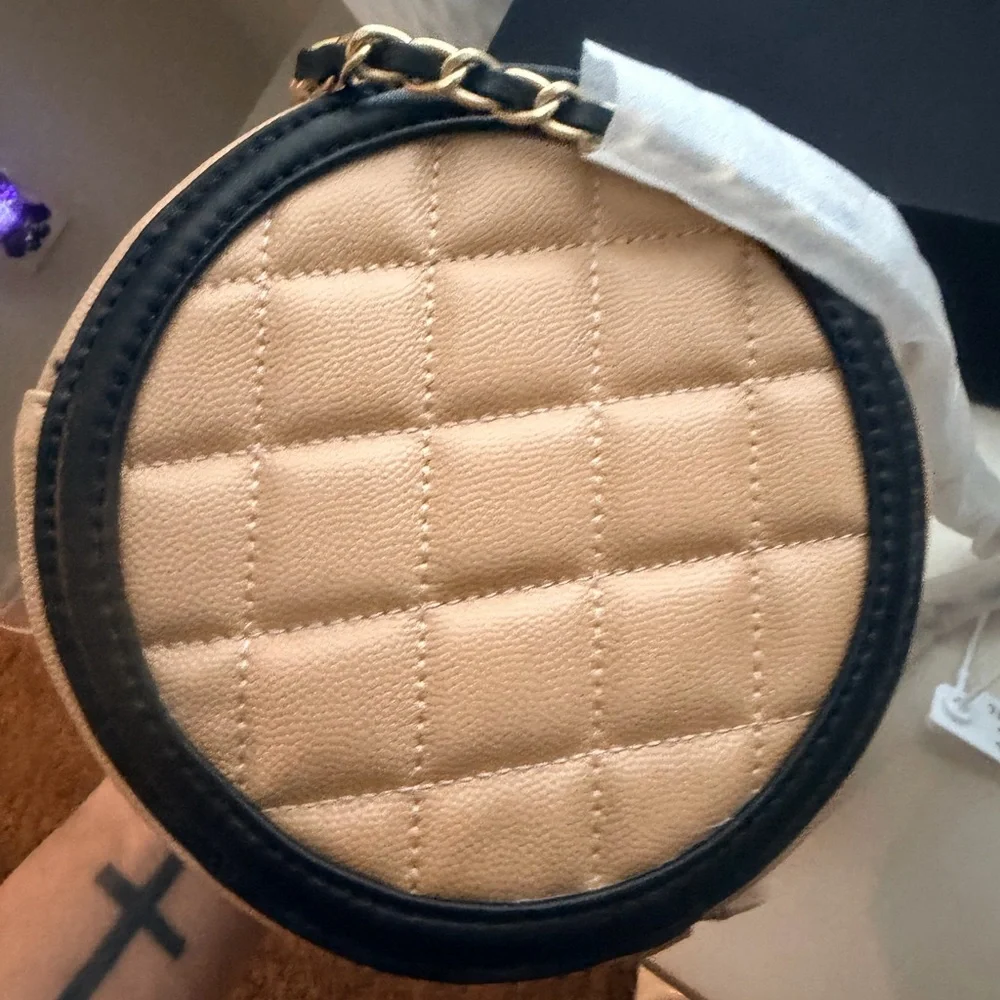 New with tag & box Beige/black Quilted round Crossbody Bag - Picture 3 of 9